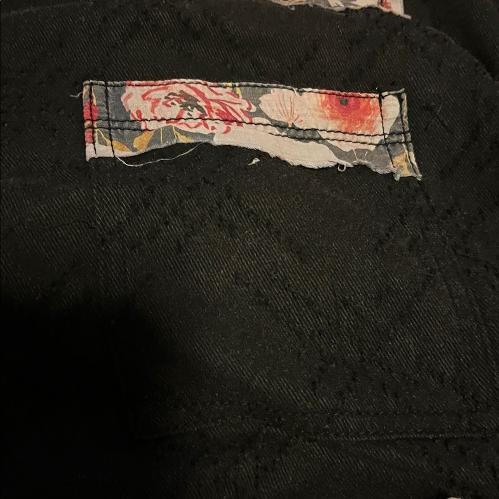POL OVERSIZED Twill Shacket with Floral Patches on Black - Picture 6 of 8